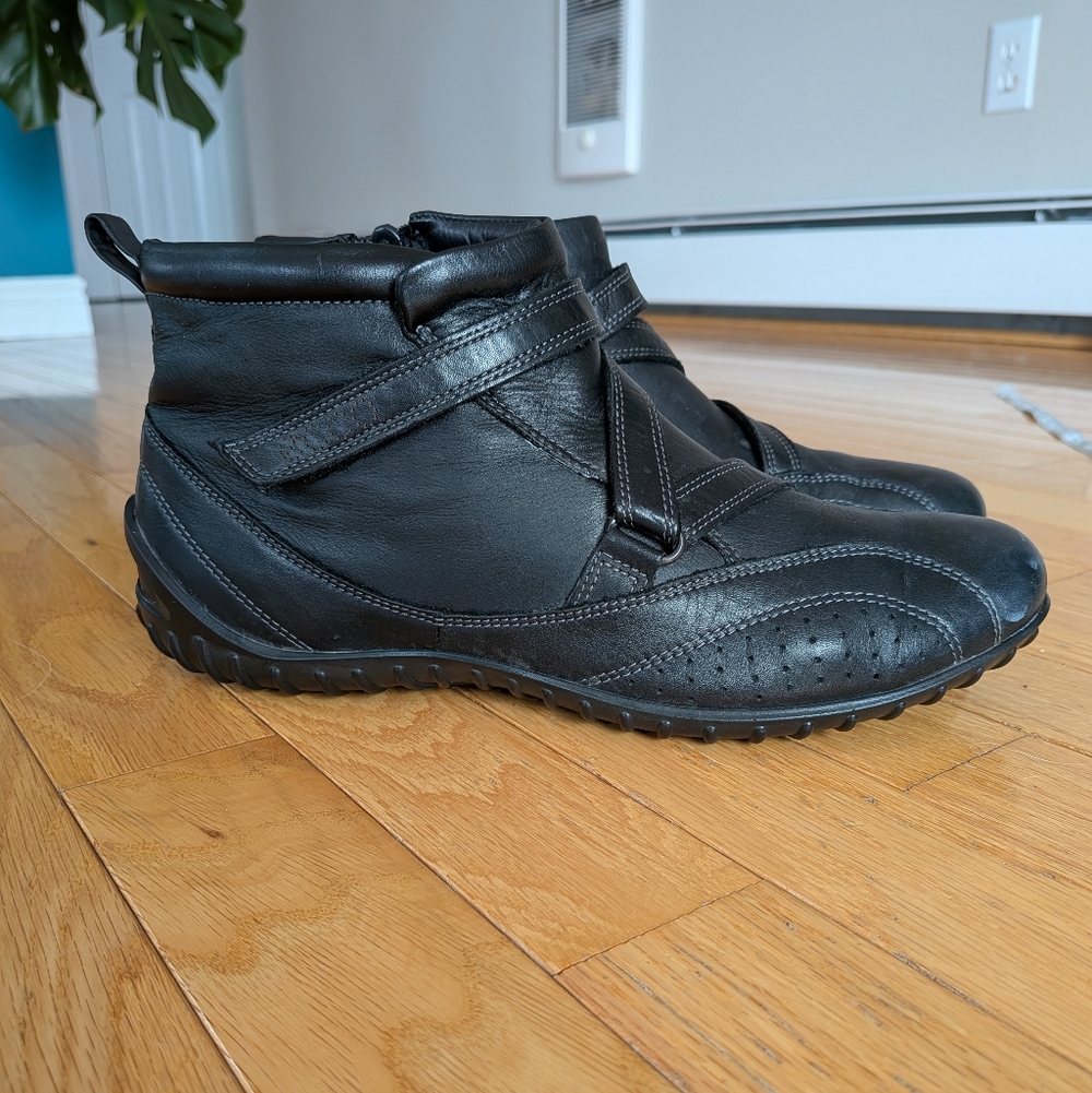 ECCO Black Leather Criss-Cross Ankle Boots Comfort Zip Bootie Size 40/ 9-9.5